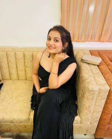 Nisha Tiwari in Btm