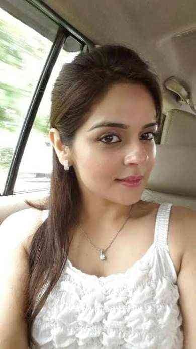 Sakshi Chauhan in Narhe