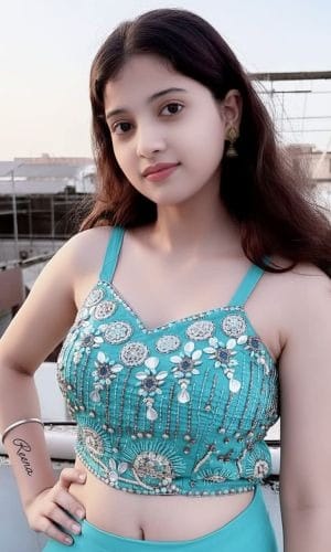 Mansi Dubey in Narhe